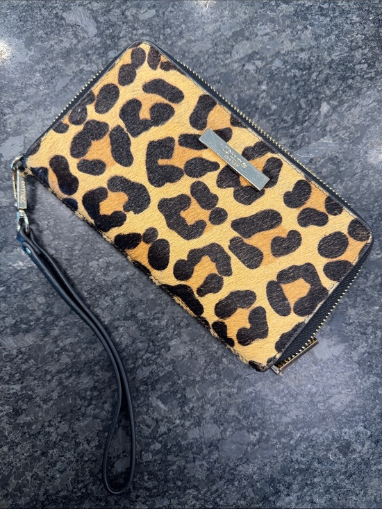Handbags - Leopard Print Zip-Around Wristlet Wallet - Black & Tan